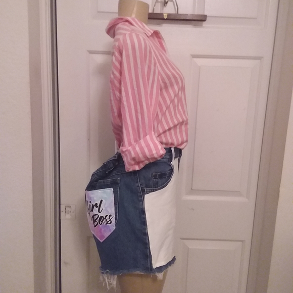 Distressed shorts with white patche - Picture 4 of 9